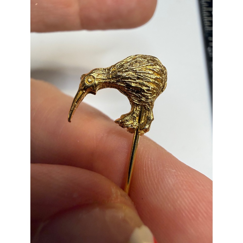Vintage Gold Tone Kiwi Bird Stick Pin New Zealand Souvenir Lapel Hat Pin